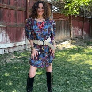 1980s Dress Savvy New York Top with Shoulder Pads and Awesome Buttons